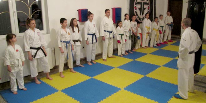 http://radiomagnum.rs/wp-content/uploads/2016/04/NidzinDan_Karate-trening.jpg
