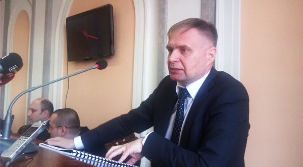 http://radiomagnum.rs/wp-content/uploads/2016/04/Skupstina-04.04.2016-JOKOVIC.jpg