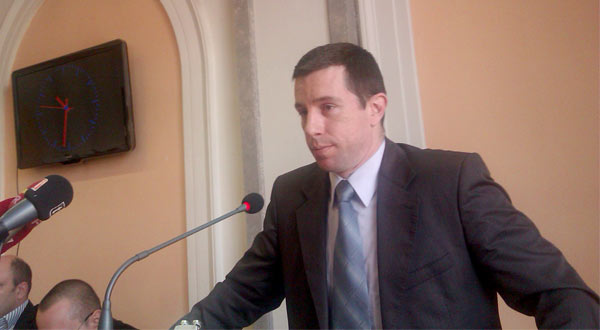 http://radiomagnum.rs/wp-content/uploads/2016/04/Skupstina-04.04.2016-Stefan-Zankov.jpg
