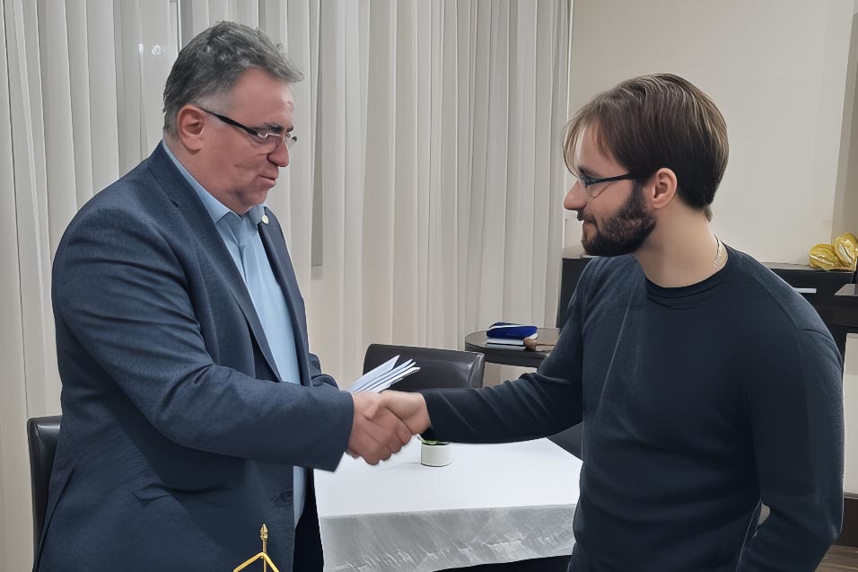 Ова слика има празан alt атрибут; име њене датотеке је Rotarry-poklon-studentima-slika-3.jpg